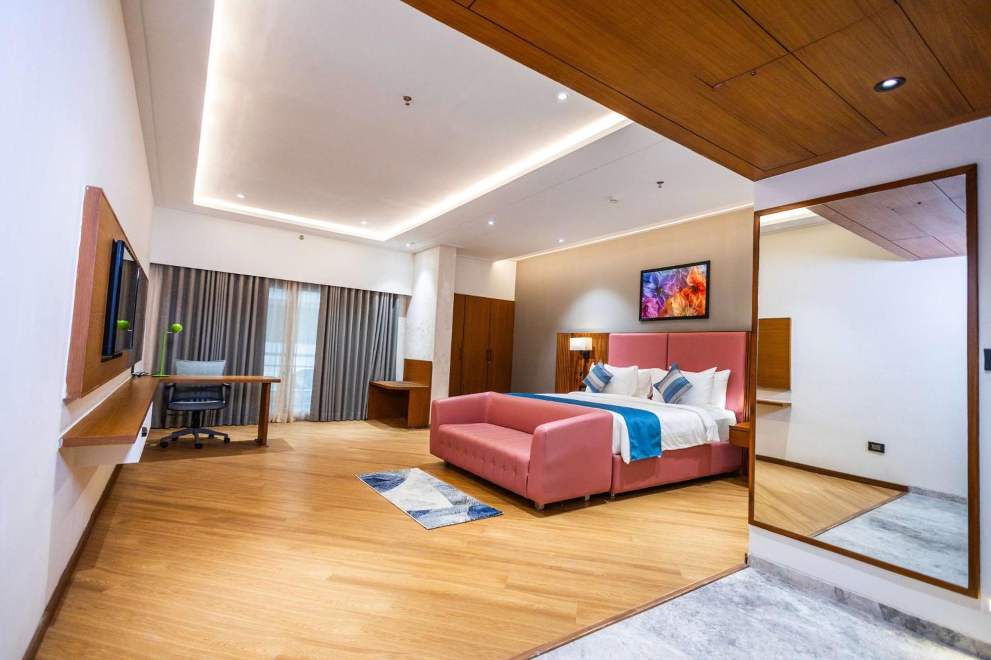 Ramada Encore By Wyndham Viramgam Esterno foto