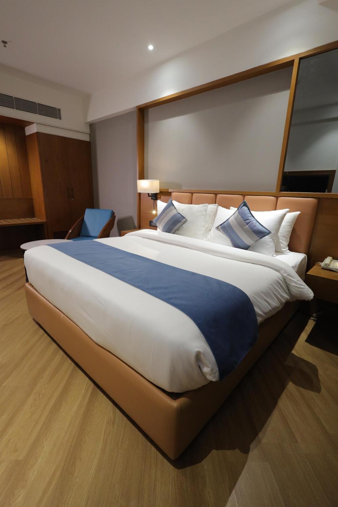 Ramada Encore By Wyndham Viramgam Esterno foto