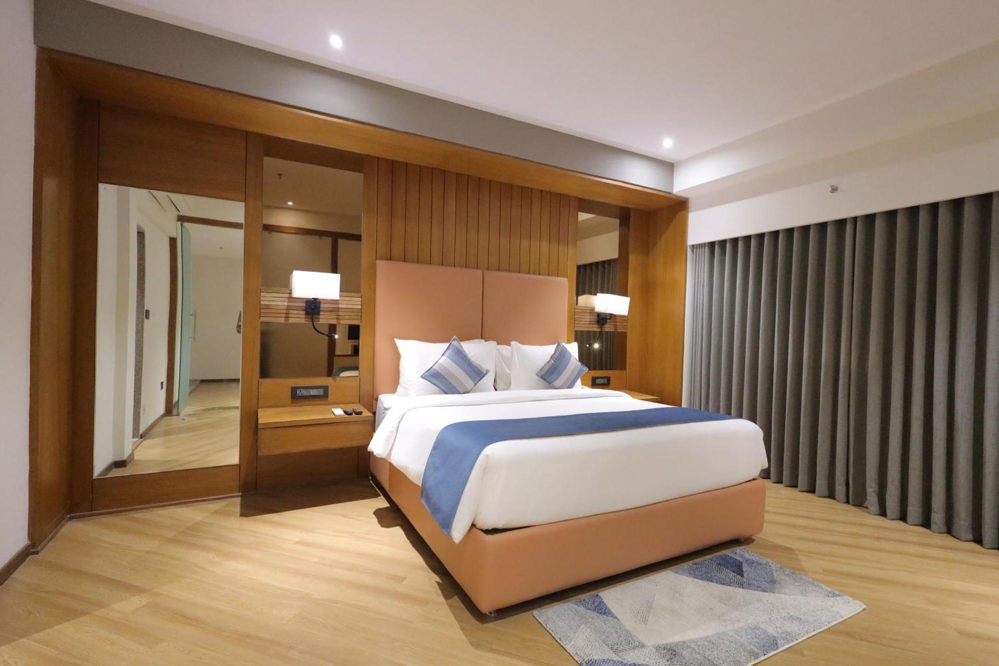 Ramada Encore By Wyndham Viramgam Esterno foto