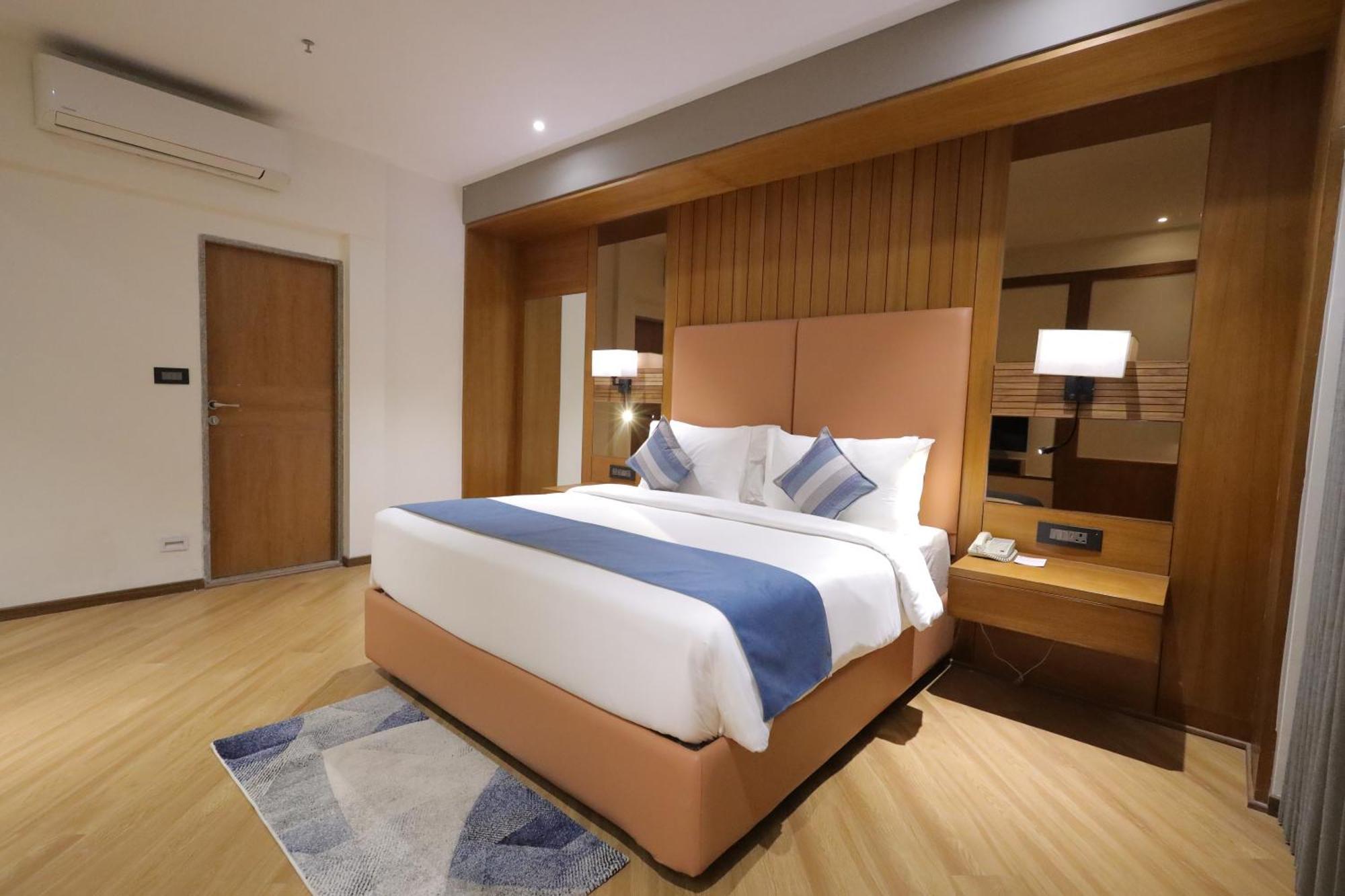 Ramada Encore By Wyndham Viramgam Esterno foto