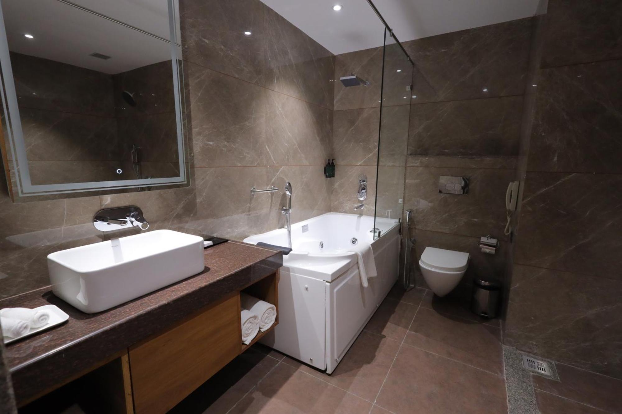 Ramada Encore By Wyndham Viramgam Esterno foto